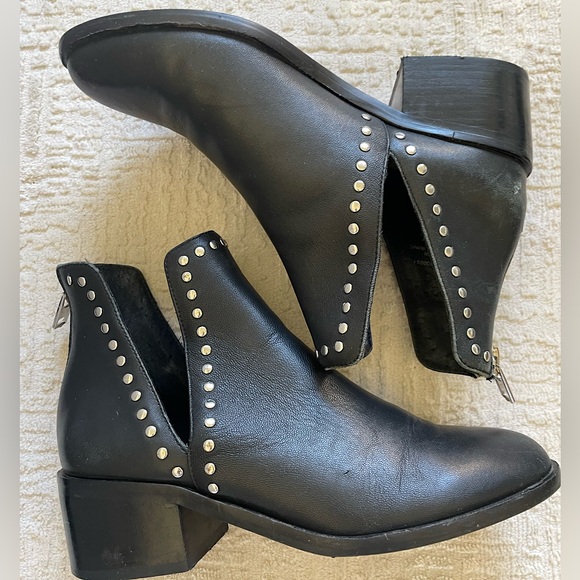 Steve Madden Womens Conspire Ankle Boots Cutout Black Leather Silver Studs 6 W - Picture 1 of 5